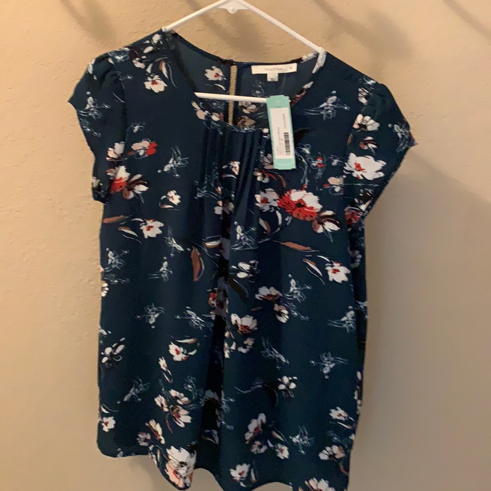Women’s floral shirt sleeve blouse